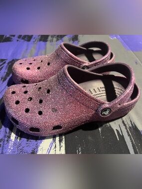 CROCS Kids Glitter in Sparkling Purple size J6 is equivalent to women’s 8 1/2